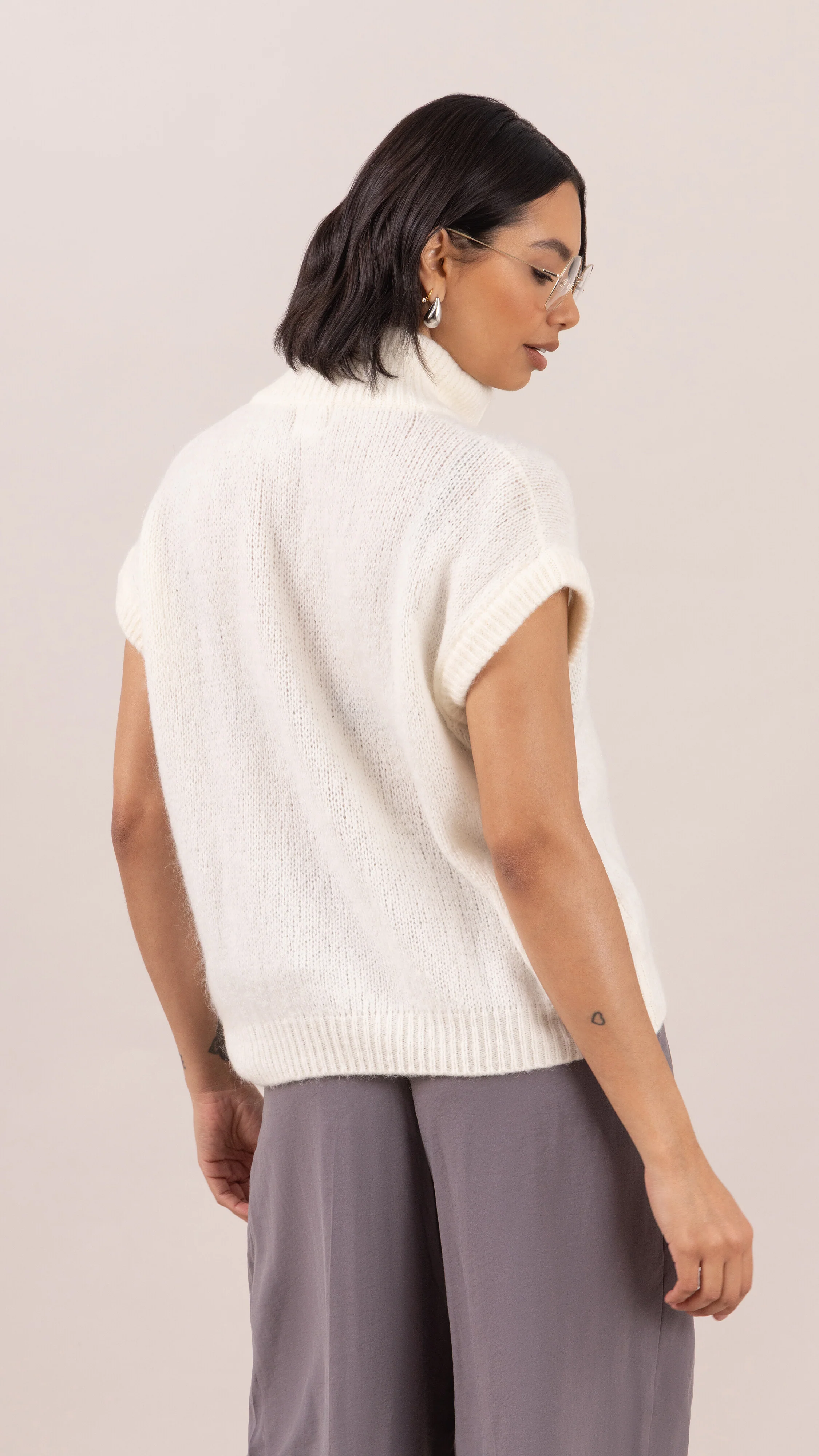 Leigh Sleeveless  Zip Cardigan - Ivory - Image 4